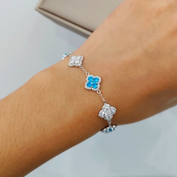 Jewelry - 18k white gold baby blue diamond bracelet